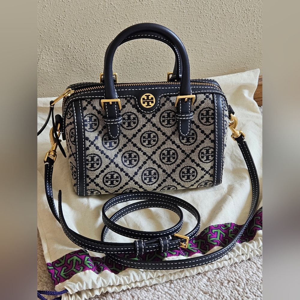 TORY BURCH . PETITE T MONOGRAM BARREL BAG - Picture 2 of 10